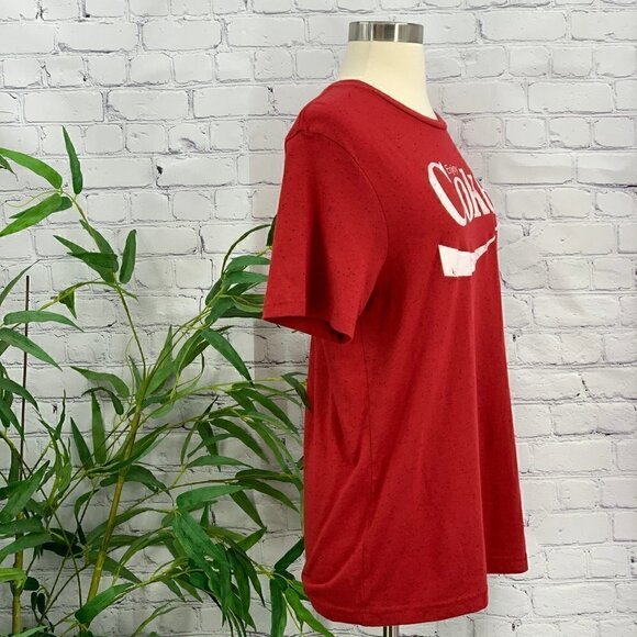 🎉Red Coca-Cola Graphic Tee - Picture 2 of 4